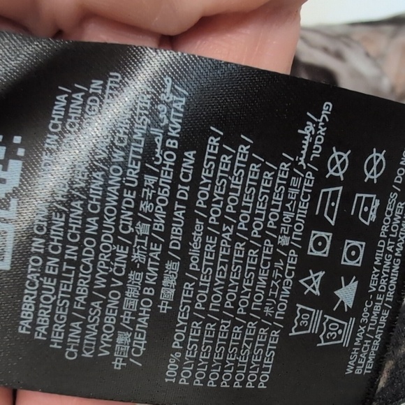 MARCIANO BUTTON DOWN SHIRT WITH FEATHERS PATTERN SIZE SMALL - Picture 7 of 7